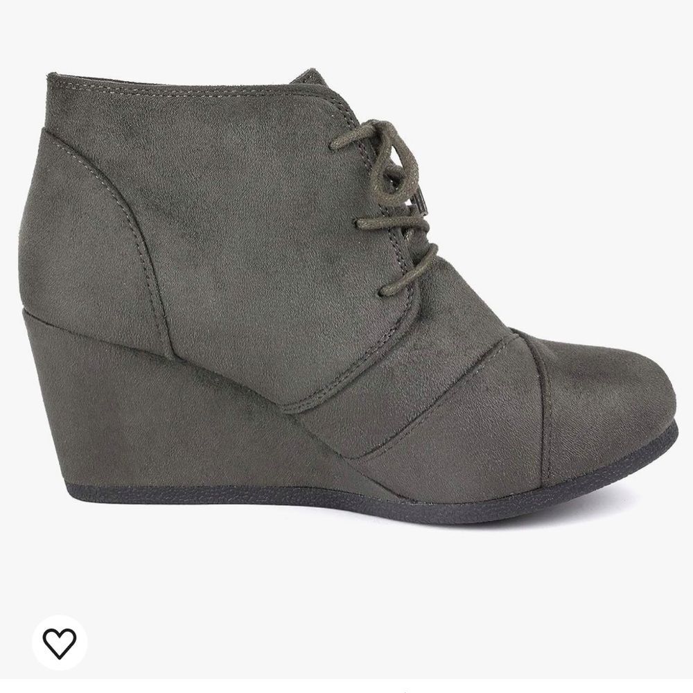 TOMS Wedge Boot Gray Faux Suede Leather Lace-up Pattern Inside Like New